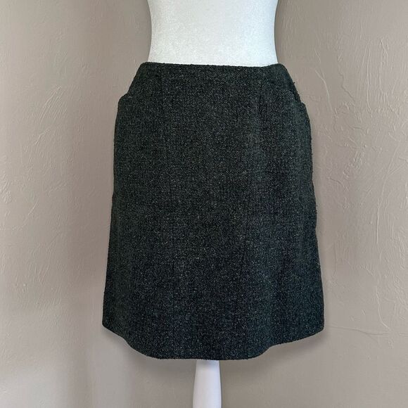 Vintage 1990s Chanel Forest Green Boucle Tweed Mini Skirt 97a 40 FR 8 US - Picture 4 of 16